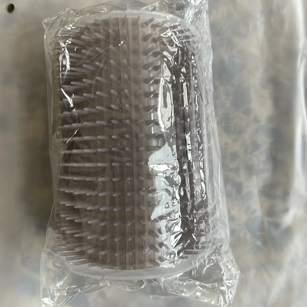 HP NWT Cat Self Groomer Wall Corner Massage Comb Brush Gray (OS)